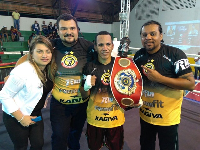 Luís Cláudio, o Punho de Aço, após conquistar o cinturão do brasileiro de boxe, em Brasília (Foto: Divulgação)