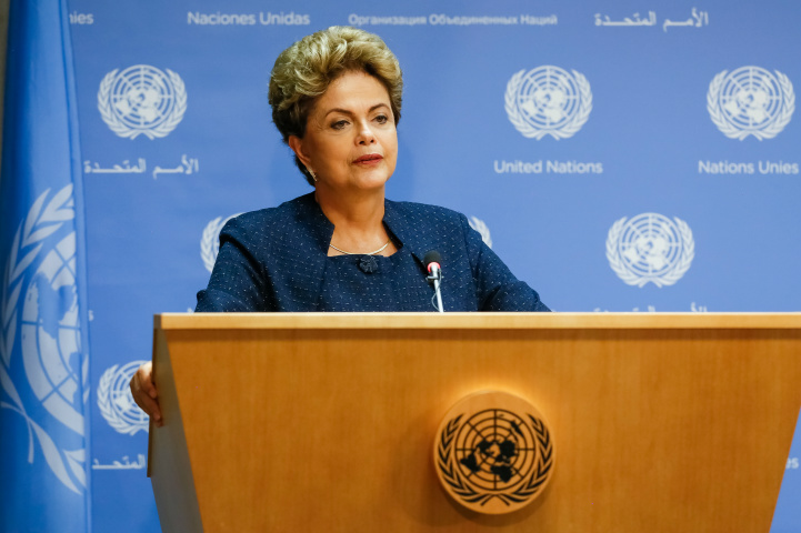 Dilma sanciona reforma política com vetos a financiamento empresarial Dilma sanciona reforma política com vetos a financiamento empresarial