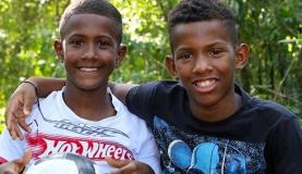 Tribunal aposta em campanha incomum para promover adoção de crianças mais velhas Campanha