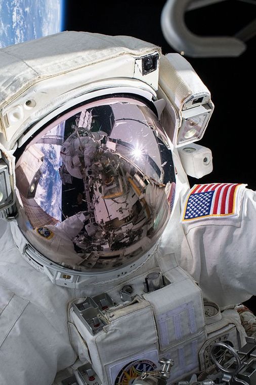 Astronautas da Nasa concluem caminhada espacial de 7 horas Divulgação/Nasa