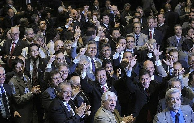 Câmara aprova criação da Comissão da Verdade