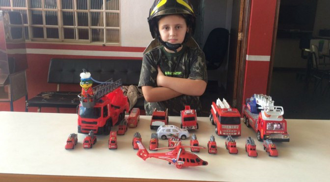 Bombeiros Militar em Amambai recebe visita de menina que sonha ser bombeira Bombeiros Militar em Amambai recebe visita de menina que sonha ser bombeira
