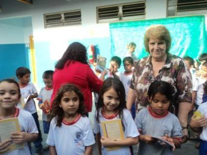 Alunos da escola José Rodrigues Benfica recebem o projeto “Encanto com a leitura