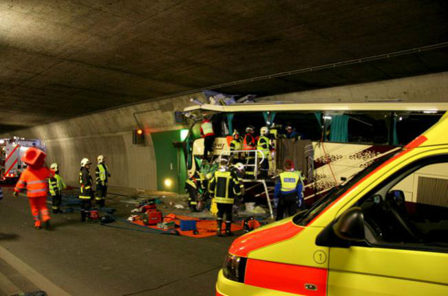 Acidente com ônibus mata 22 crianças na Suíça