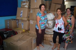 Associação de Mães realiza bazar neste sábado Vilma (E), Lurdes e Geni, da diretoria da Associação de Mães de Amambai.