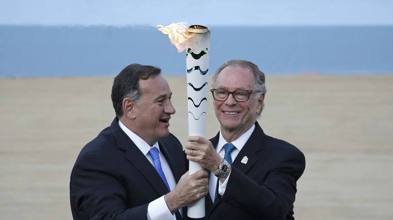 Grécia entrega ao Brasil tocha olímpica símbolo da Rio 2016 A tocha olímpica fará um giro de três meses pelo Brasil, antes de chegar ao Estádio do Maracanã / Foto: Divulgação