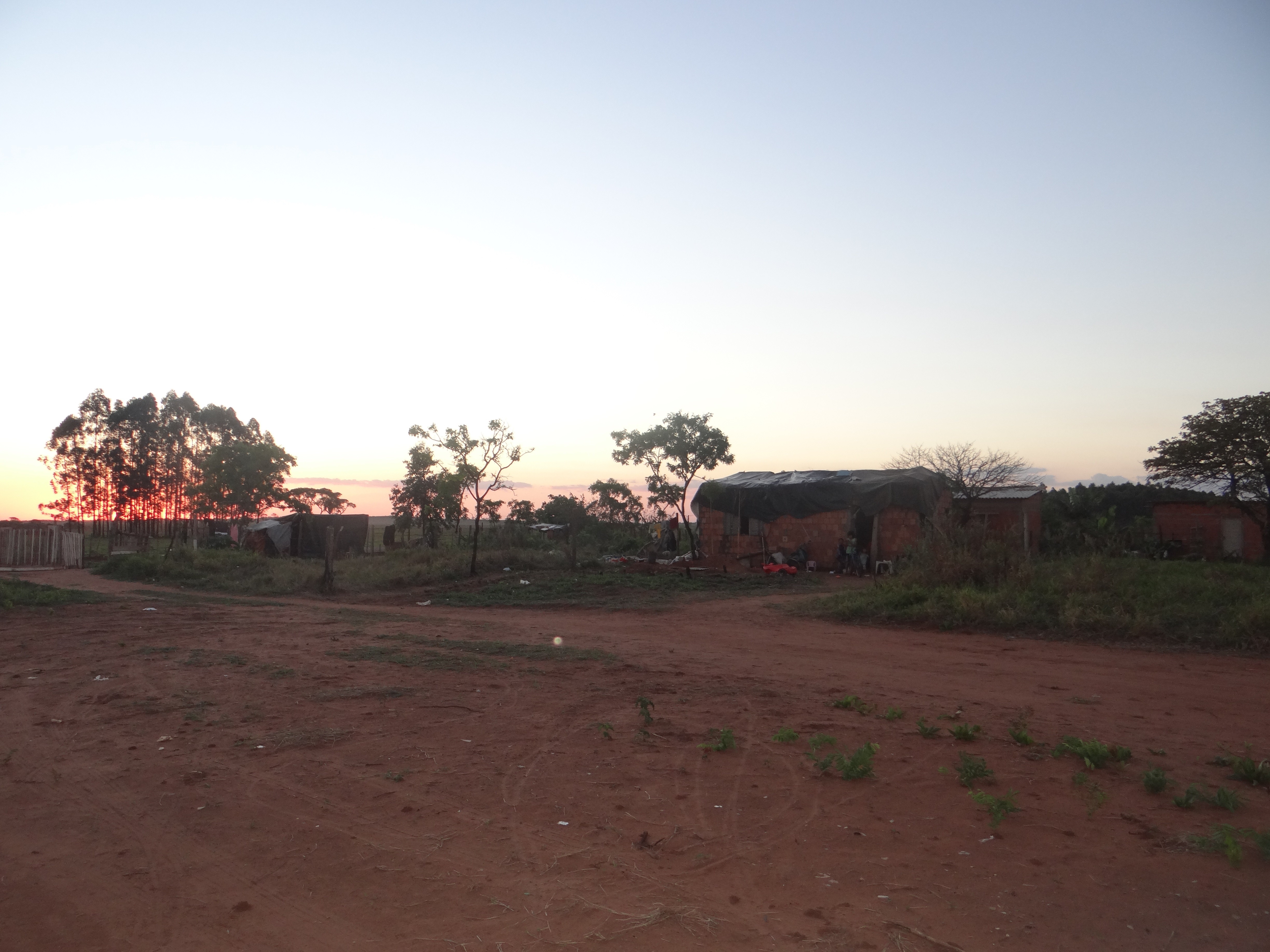 Cerca de 19 famílias que moram na vila Planalto necessitam de rede de água / Foto: Moreira Produções