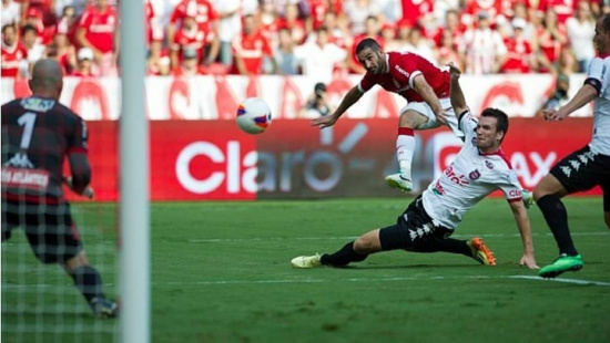 Inter passa fácil pelo Brasil de Pelotas e encara o Grêmio na final do Gauchão Lisandro Lopes não marcou, mas Alex, Valdivia e Rafael Moura balançaram as redes no Beira-Rio