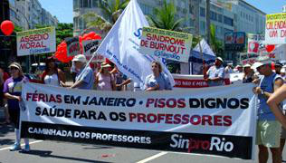Professores fazem paralisação nacional até sexta para cobrar cumprimento do piso