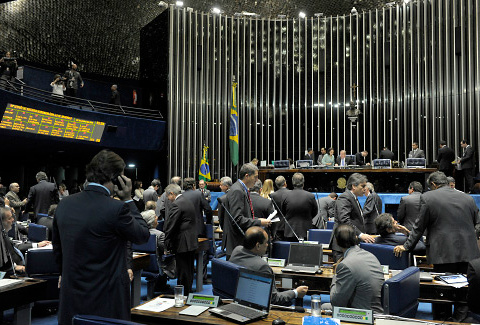 Conheça os projetos aprovados pelo Senado que viraram lei em 2013 Sessão de 26 de junho, na qual os senadores redefiniram as regras de distribuição do FPE