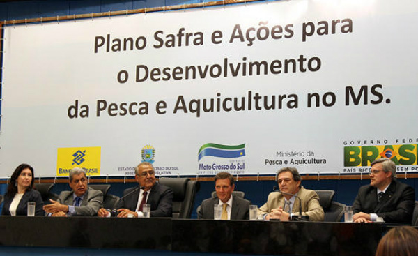 O governador André Puccinelli e o ministro da Pesca e Aquicultura Marcelo Crivella lançaram nesta quinta-feira ( o Plano Safra - Foto Rachid Waqued