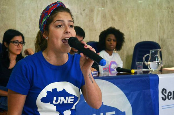 “Nossa defesa não é de um governo, mas sim da democracia”, diz presidenta da UNE Presidente da UNE, Carina Vitral / Foto: Divulgação