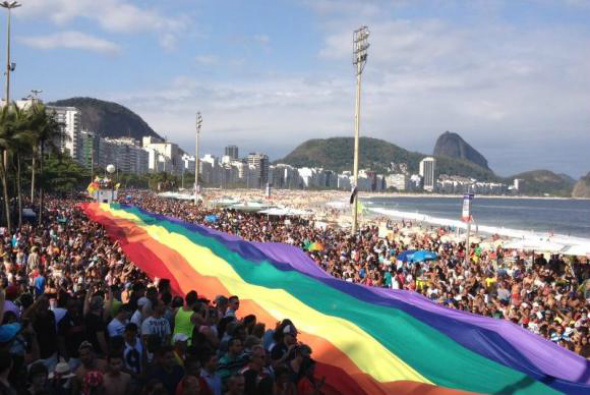 Parada do Orgulho LGBT reúne milhares de pessoas em Copacabana Parada do Orgulho LGBT. Praia de Copacabana, no Rio de Janeiro/RJ Foto: Flávia Vilela/Agência Brasil