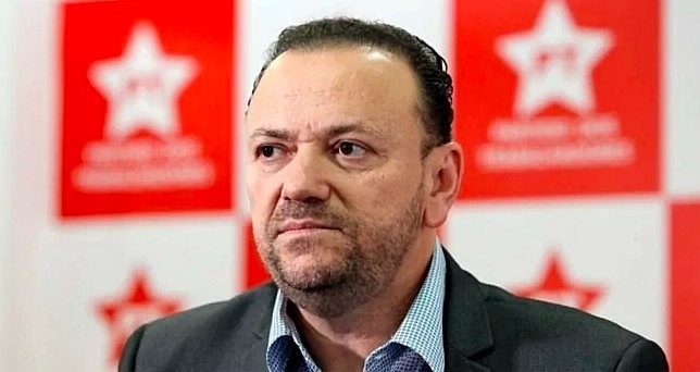 Prefeito ameaçado de morte após zerar óbitos com lockdown reforça medidas “Quando você joga na mão da iniciativa privada, o direito à vacina deixa de ser um direito do brasileiro e passa a ser uma conquista de quem tem dinheiro