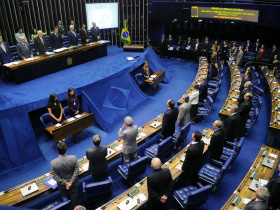 Senadores pedem revisão da Lei da Anistia em sessão para lembrar o golpe de 1964 A colaboração dos parlamentares foi anunciada durante uma sessão do Senado marcada para lembrar os 50 anos do golpe militar de 1964