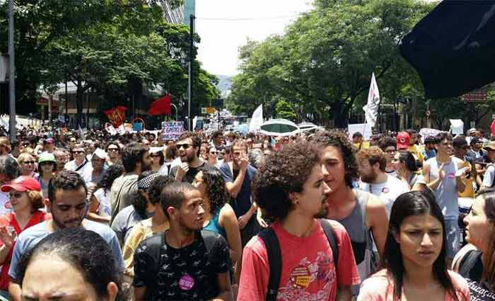 Trabalhadores protestam contra PEC do Teto dos Gastos Foto: Divulgação