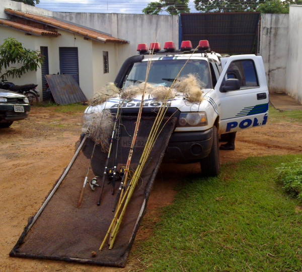 PMA autua pescadores com várias redes de pesca no momento que começariam a pescaria ilegal