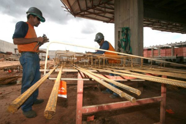 Indústria estadual já demitiu 4,5 mil trabalhadores em 8 meses Indústria estadual já demitiu 4,5 mil trabalhadores em 8 meses
