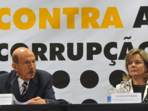 Gurgel não vê espaço para manobra judicial que evite julgamento do mensalão Gurgel não vê espaço para manobra judicial que evite julgamento do mensalão