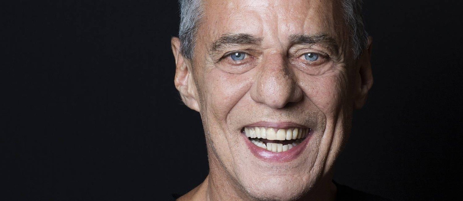 Chico Buarque diz que Bolsonaro não assinar diploma é 'um segundo prêmio Camões' Chico Buarque
