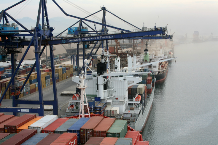 As exportações totalizaram US$ 3,745 bilhões e as importações, US$ 3,985 bilhões na terceira semana do mês / Tânia Rêgo/Agência Brasil