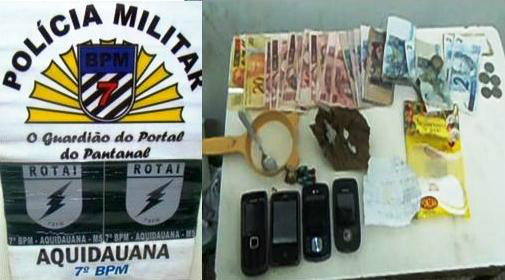 Foto: Divulgação PMObjetos apreendidos com o traficante