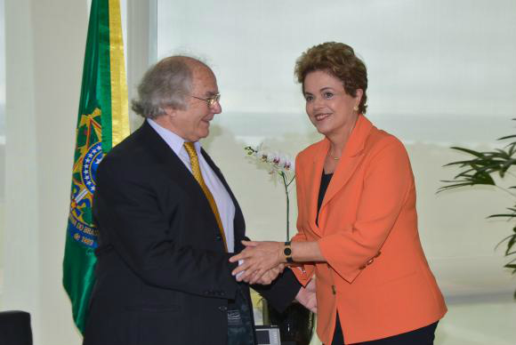  A presidenta Dilma Rousseff recebeu, no Palácio do Planalto, a solidariedade do Nobel da Paz Adolfo Pérez EsquivelJosé Cruz/Agência Brasil