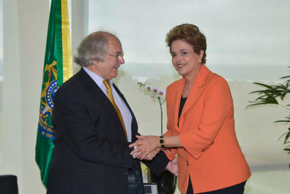 Nobel da Paz diz que impeachment de Dilma é golpe de Estado A presidenta Dilma Rousseff recebeu, no Palácio do Planalto, a solidariedade do Nobel da Paz Adolfo Pérez EsquivelJosé Cruz/Agência Brasil