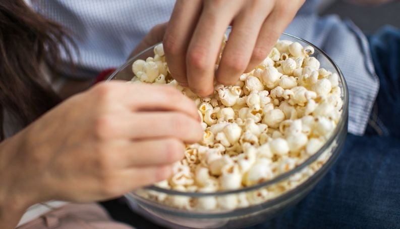 Pipoca faz mal para os rins? Quem tem pedras precisa evitar este alimento?