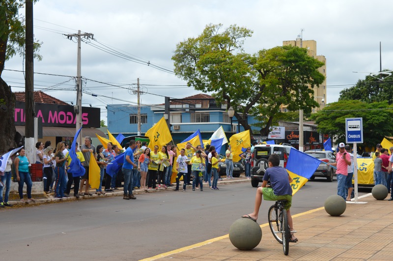 Manifestação aconteceu no Centro de Amambai / Foto: Moreira Produções