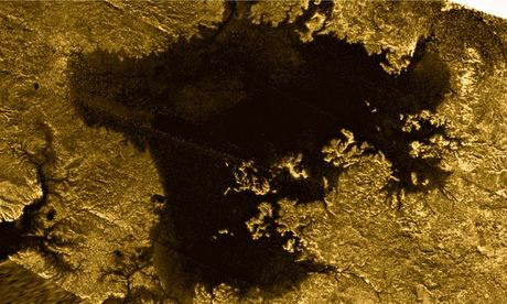 Cientistas da NASA descobrem objeto estranho em lua de Saturno