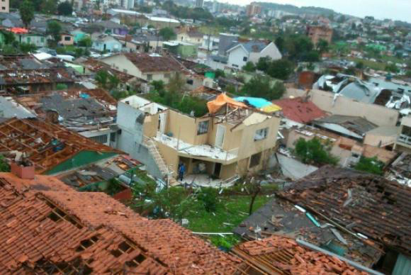 Casas destruídas com a passagem de um tornado em Xanxerê (SC) - Divulgação/Defesa Civil de Santa Catarina