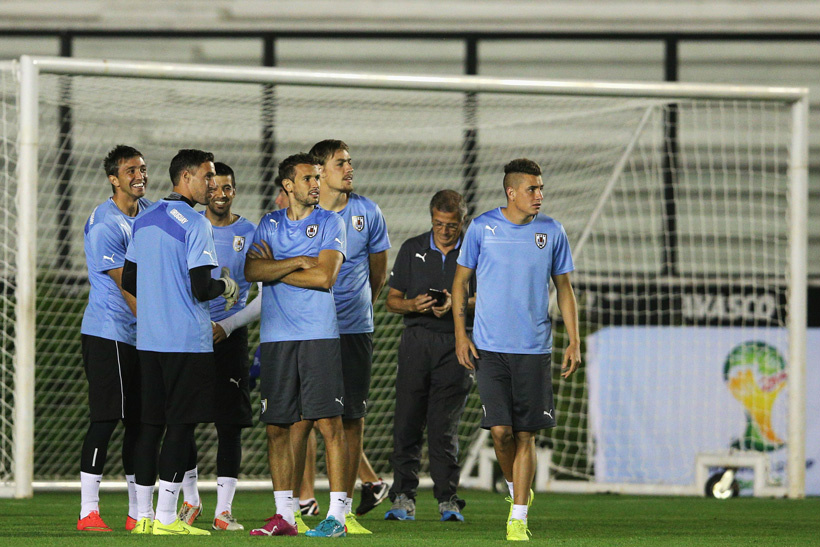 Com fator Suárez, Uruguai e Colômbia se enfrentam pelas oitavas de final