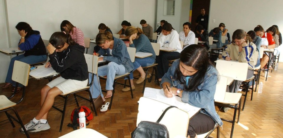 Aditamento de contratos do novo FIES começa nesta segunda-feira (29) Cerca de 50 mil estudantes assinaram contratos neste semestre