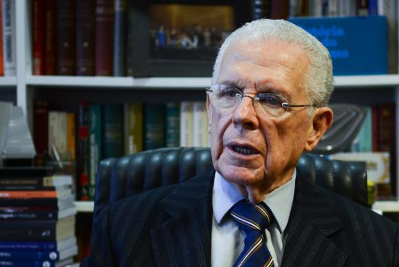 Ex-presidente do STF diz que processo de impeachment de Dilma tem base jurídica São Paulo - Ex-ministro do Supremo Tribunal Federal Sydney Sanches presidiu o processo de impeachment do ex-presidente Fernando Collor de Mello Rovena Rosa/Agência Brasil