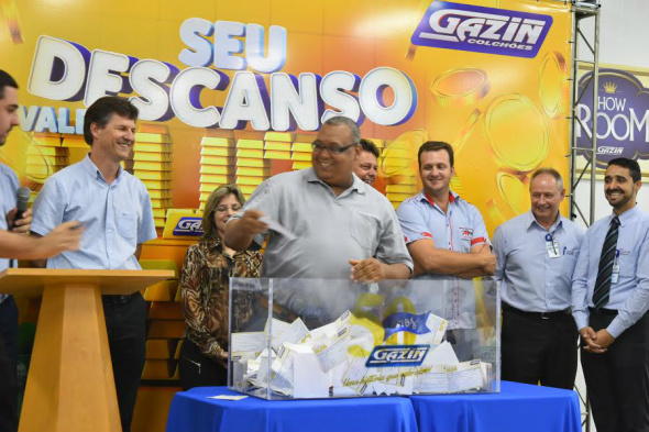 Clientes que representam a marca em todo  Brasil, diretores e autoridades se reuniram para o sorteio dos dez primeiros ganhadores / Foto: Assessoria