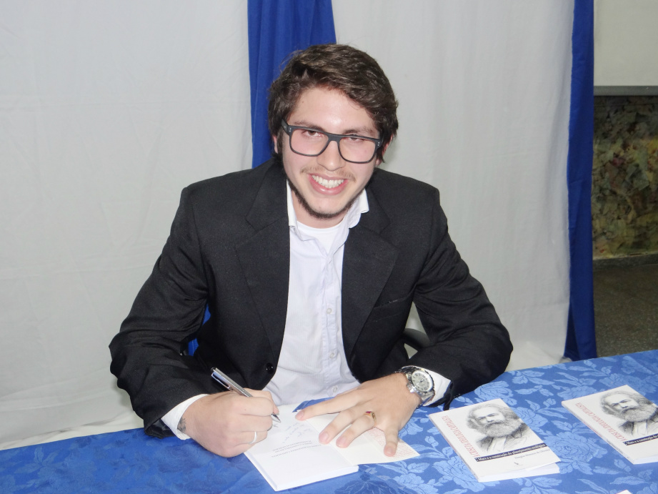 Douglas Menezes, autor do livro / Foto: Moreira produções