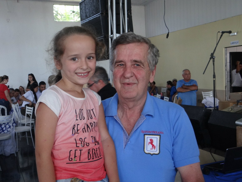 Rotary de Amambai comemora sucesso da 1ª Ação entre Amigos O vencedor Alteris e sua filha, Alice / Foto: Moreira Produções