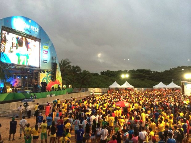 Milhares de pessoas acompanham jogo do lado de fora da Fifa Fan Fest em SP