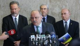 Brasília - Os ministros da Defesa, Raul Jungmann; de Segurança Institucional, Sérgio Etchegoyen; da Secretaria da PR, Antonio Imbassahy e da Justiça, Osmar Serraglio falam com a imprensa  Antonio Cruz/ Agência Brasil