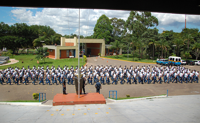 Alunos-soldados começam treinamento para formatura