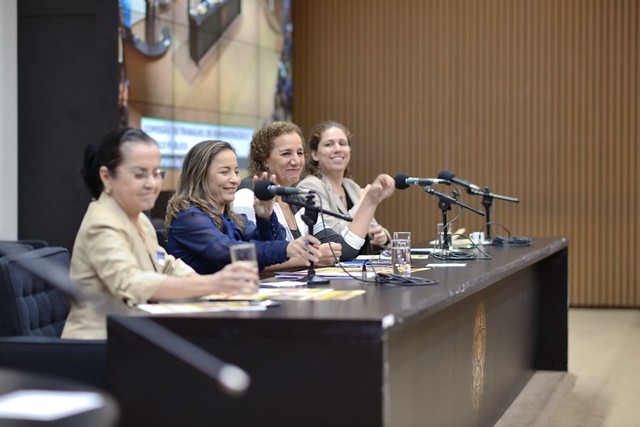 Deputados da oposição discutem programa de geração de emprego e renda no país Câmara dos Deputados sediou seminário que debateu crise econômica com especialistas e parlamentares / Foto: RafaB