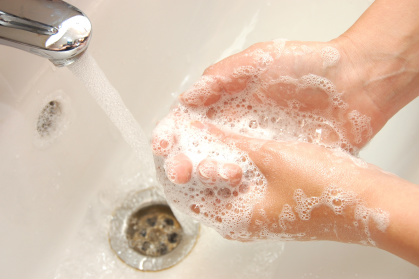 OMS: Higienizar corretamente as mãos reduz em até 40% a incidência de infecções