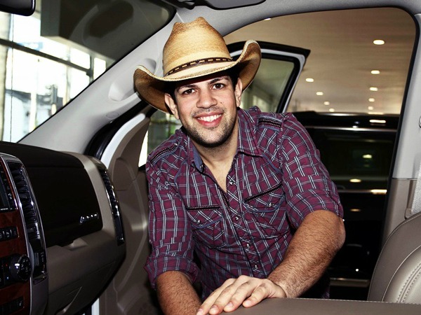 Cantor sertanejo Sorocaba, da dupla Fernando e Sorocaba, acusado de falsidade ideológica. 