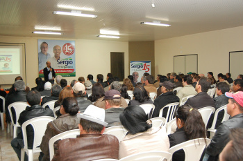 Candidato Sérgio Barbosa durante encontro na ACIAFoto: Moreira Produções