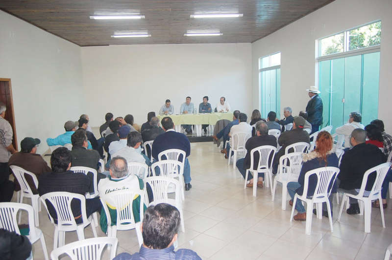 Famasul e SRA reúnem sindicatos de 20 municípios em Amambai Diego Peixoto, presidente do Sindicato Rural de Amambai esteve juntamente com o presidente e o assessor jurídico da Famasul.