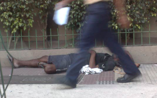 Adolescente de 16 anos ateia fogo em moradores de rua no Espirito Santo Adolescente de 16 anos ateia fogo em moradores de rua no Espirito Santo