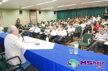 Profissionais de comunicação de Amambai participam de 1º Colóquio de Jornalistas O presidente da Federação Nacional dos Jornalistas (Fenaj), Celso Schröder.