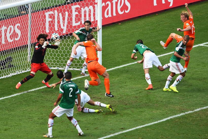 Holanda vence o México por 2 x 1 com gol de pênalti nos acréscimos