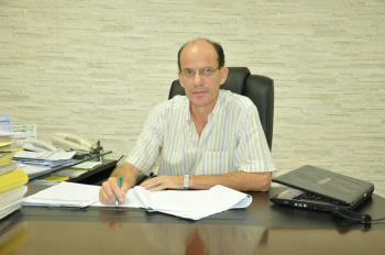 Prefeitura paga novo lote de rescisões atrasadas de 2012 Prefeito de Amambai, Sérgio Barbosa.